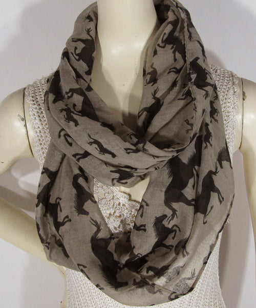 Horse Loops 5 Scarf Brown (SL105)